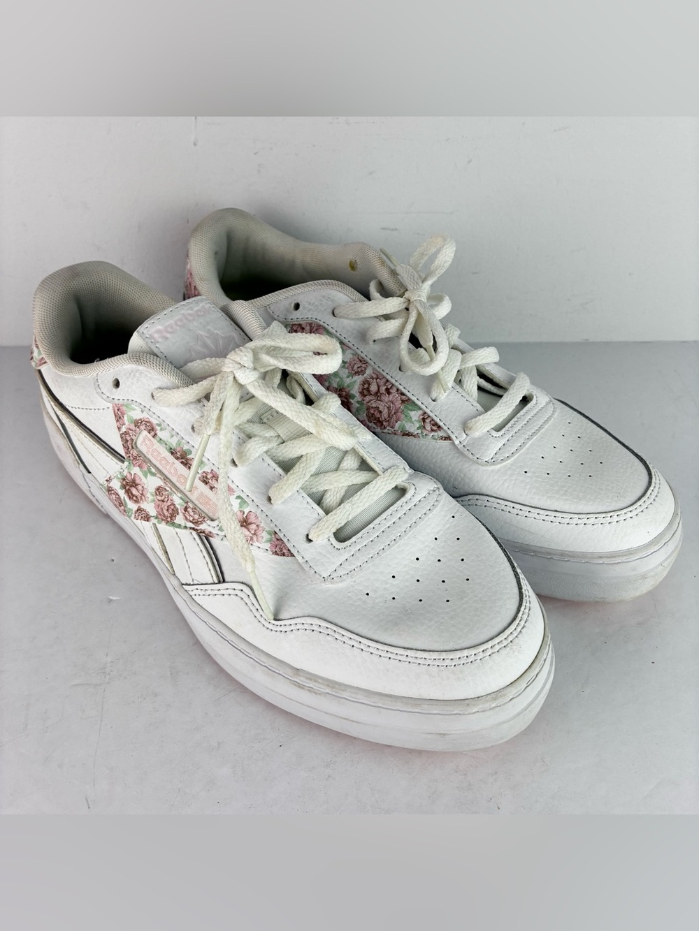 Reebok White w/Floral Pattern Court Advance Leather Snickers NWOT
